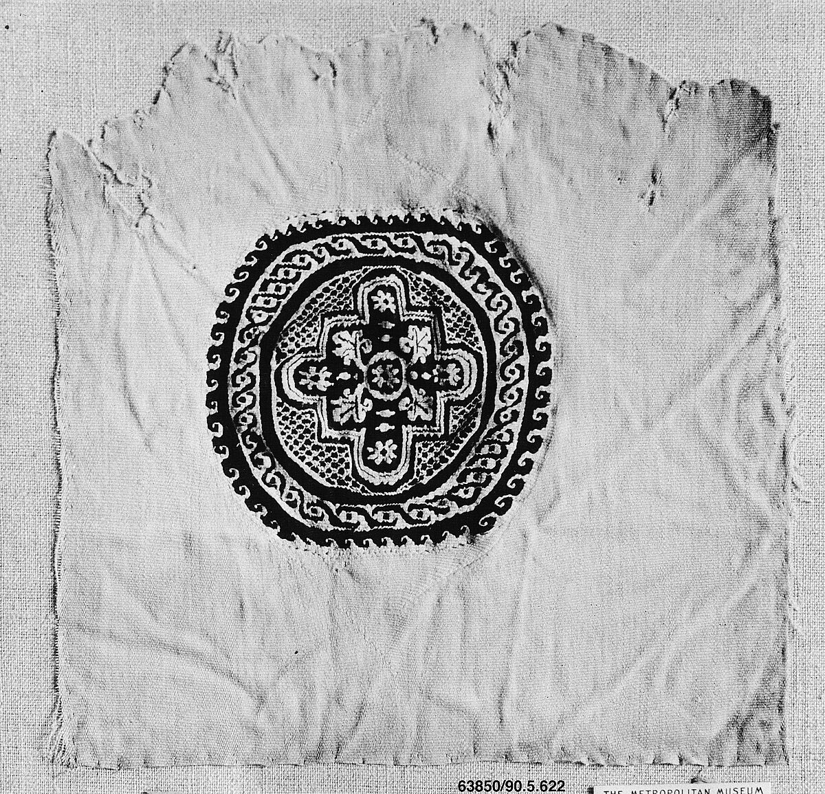 Textile Fragment, Wool, linen; plain weave, tapestry weave 