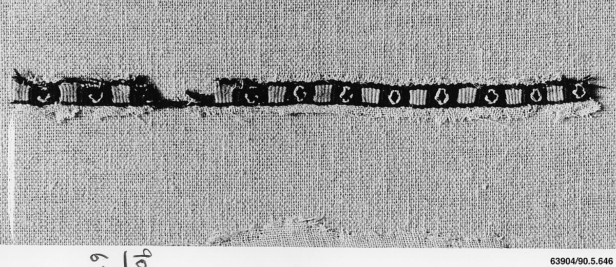 Textile Fragment, Wool, linen; plain weave, tapestry weave