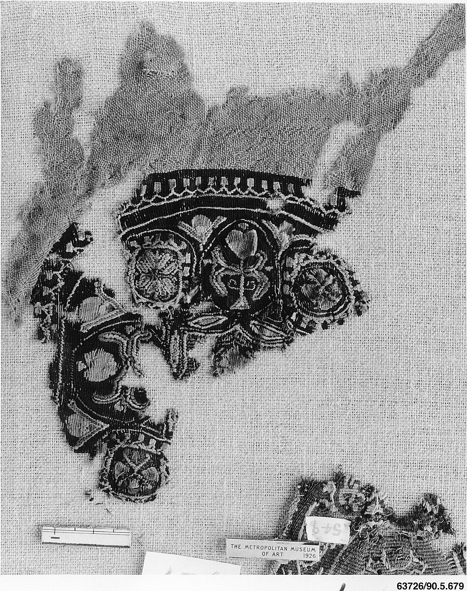 Textile Fragment, Wool, linen; plain weave, tapestry weave 
