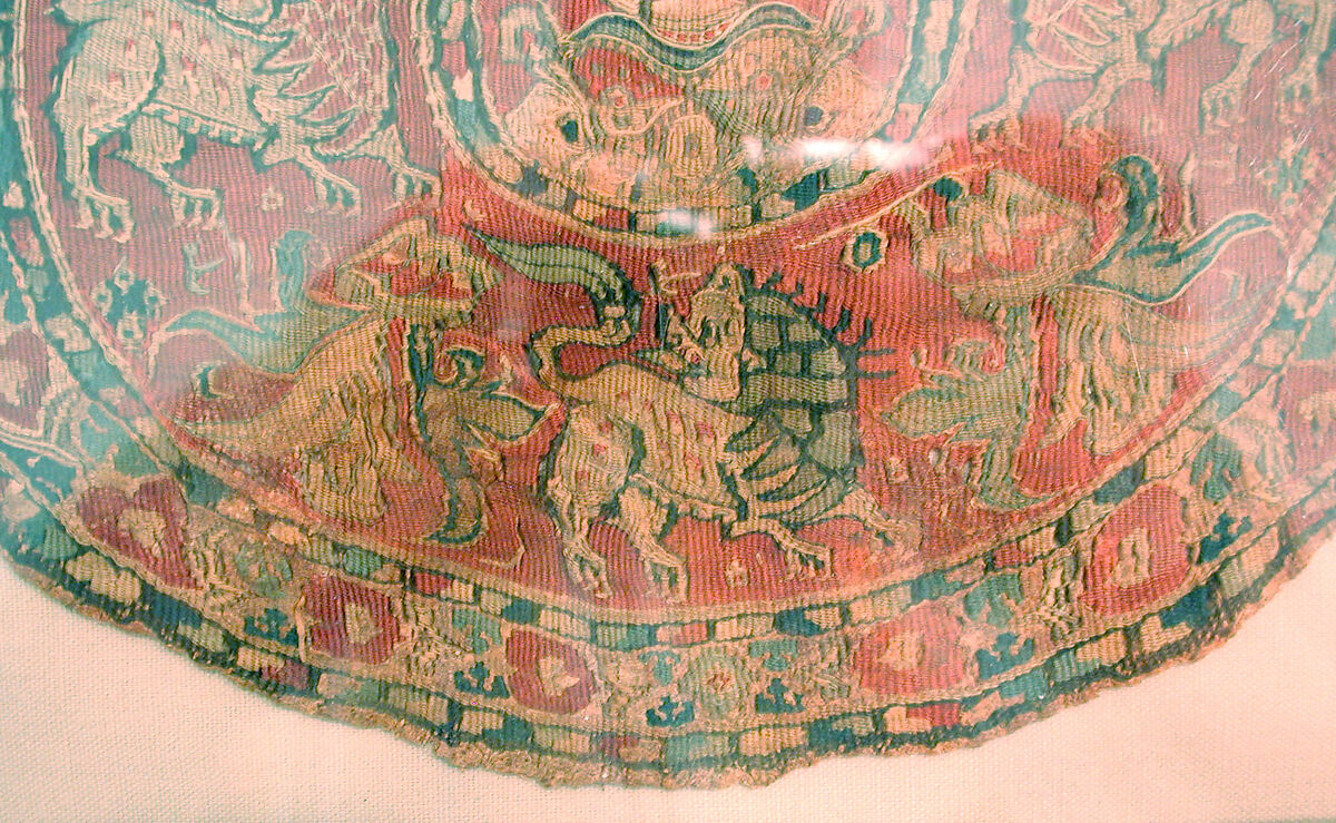 Round Insert from a Coptic Tunic or Shawl, Linen, wool; plain weave, tapestry weave