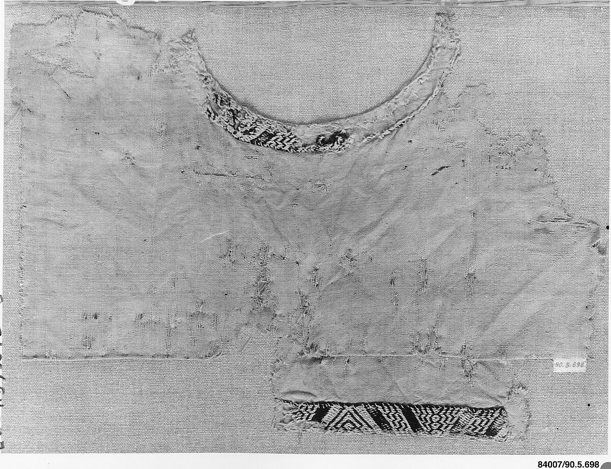 Fragment of a Tunic, Wool, linen; plain weave, tapestry weave 
