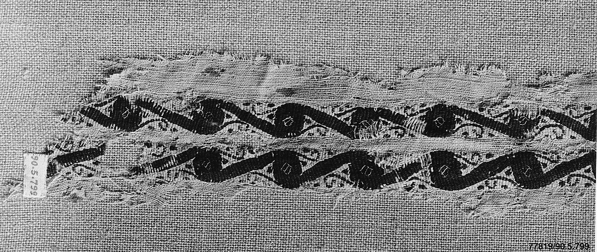 Textile Fragment, Wool, linen; plain weave, tapestry weave 