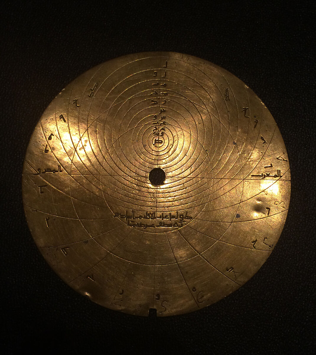 Astrolabe of ‘Umar ibn Yusuf ibn ‘Umar ibn ‘Ali ibn Rasul al-Muzaffari, ‘Umar ibn Yusuf ibn ‘Umar ibn ‘Ali ibn Rasul al-Muzaffari (Yemini, ruled 1295–96), Brass; cast and hammered, pierced, chased, inlaid with silver