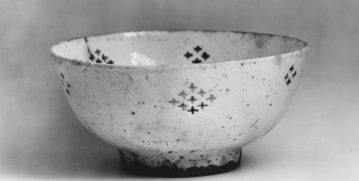 Bowl, Stonepaste; glazed