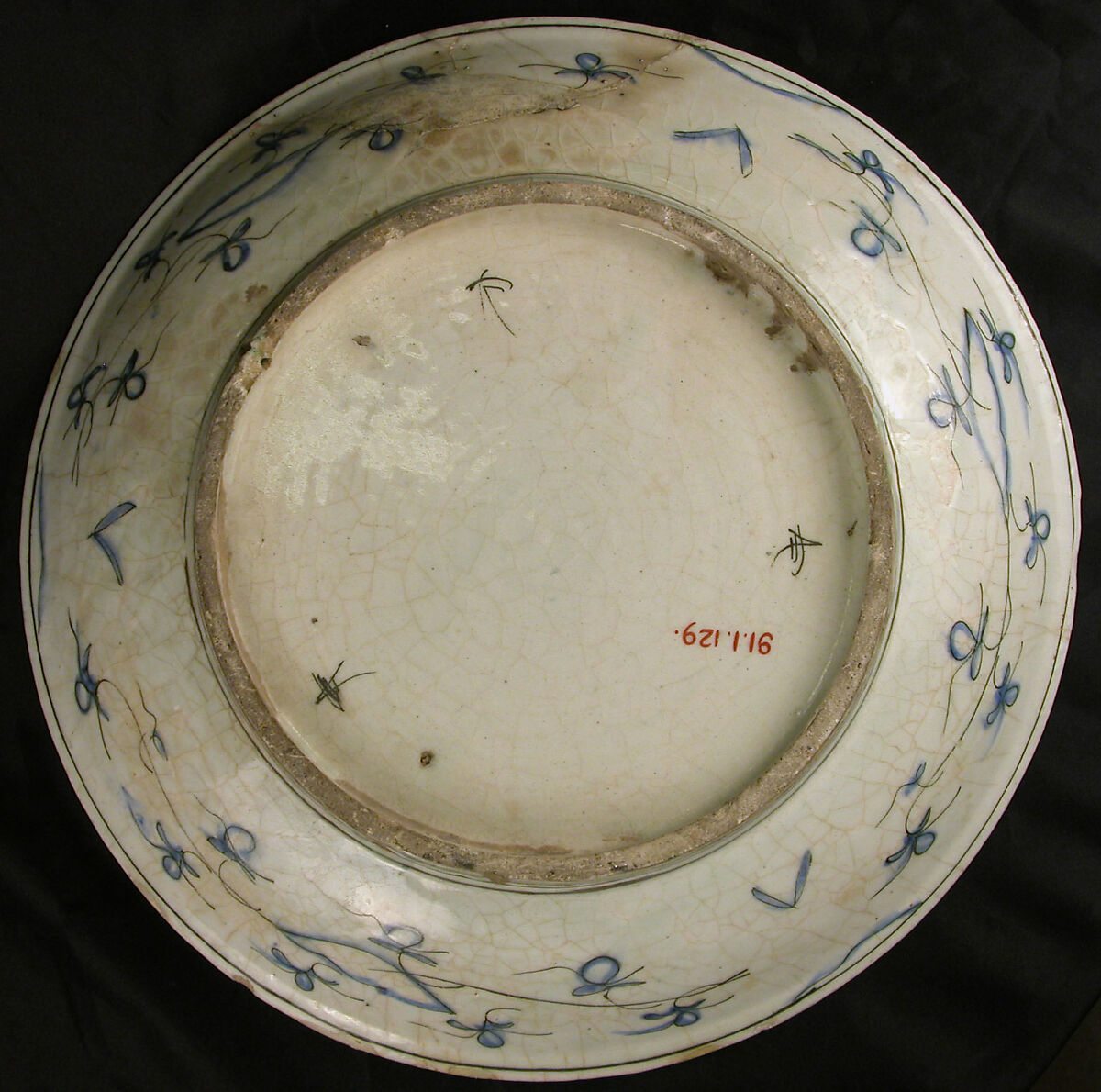 Plate with Vegetal Decoration in a Seven-pointed Star, Stonepaste; polychrome-painted under transparent glaze