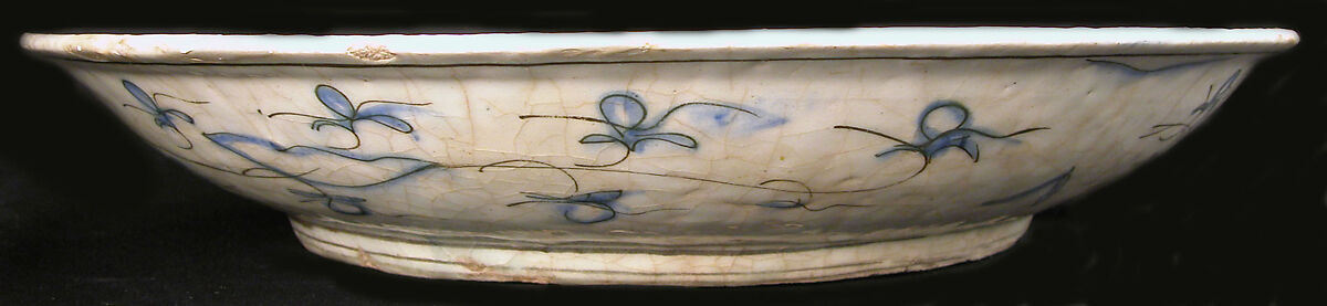 Plate with Vegetal Decoration in a Seven-pointed Star, Stonepaste; polychrome-painted under transparent glaze