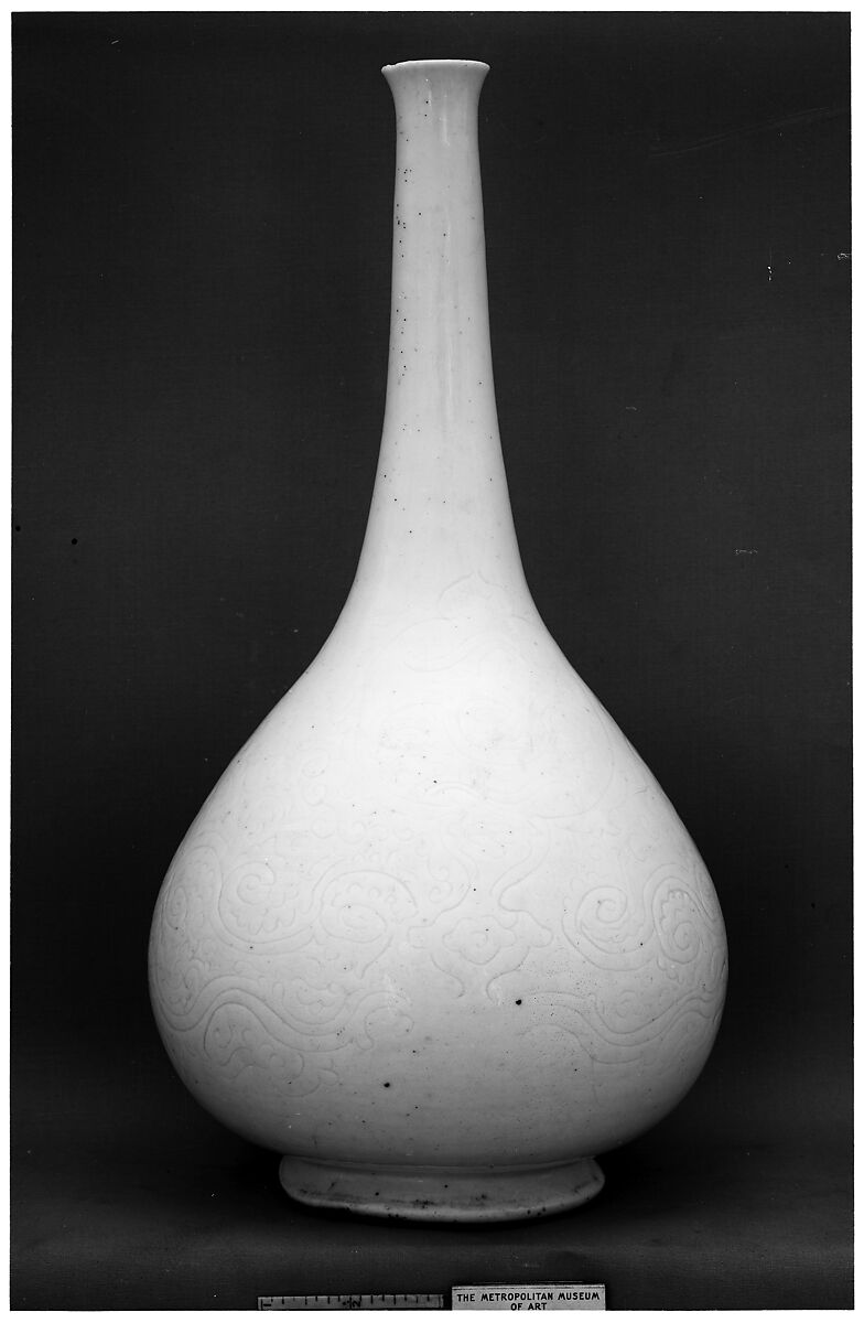 Bottle with Incised Decoration, Stonepaste; incised under transparent glaze (Gombroon ware)