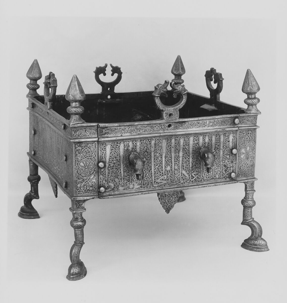 Brazier of Rasulid Sultan al-Malik al-Muzaffar Shams al-Din Yusuf ibn 'Umar, Brass; cast, chased, and inlaid with silver and black compound