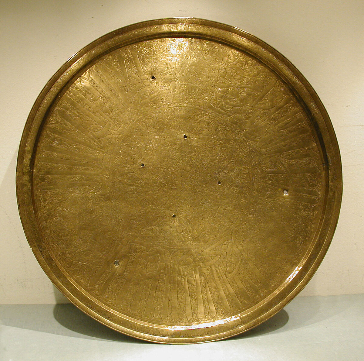 Tray of Yemeni Sultan al-Mu'ayyad ibn Yusuf, Ahmad ibn Husayn al-Mosuli  , Cairo, Brass; inlaid with silver