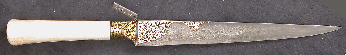 Knife with an Ivory Handle and Qur'anic Inscriptions, Hilt: walrus ivory
Blade: watered steel; gold inlay