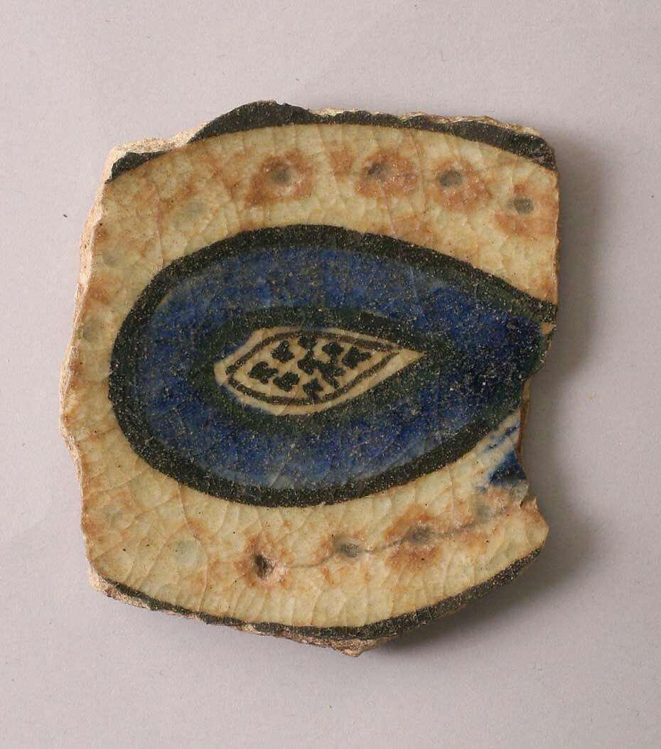 Fragment, Stonepaste; white slip; blue and black underglaze; transparent, colorless glaze 