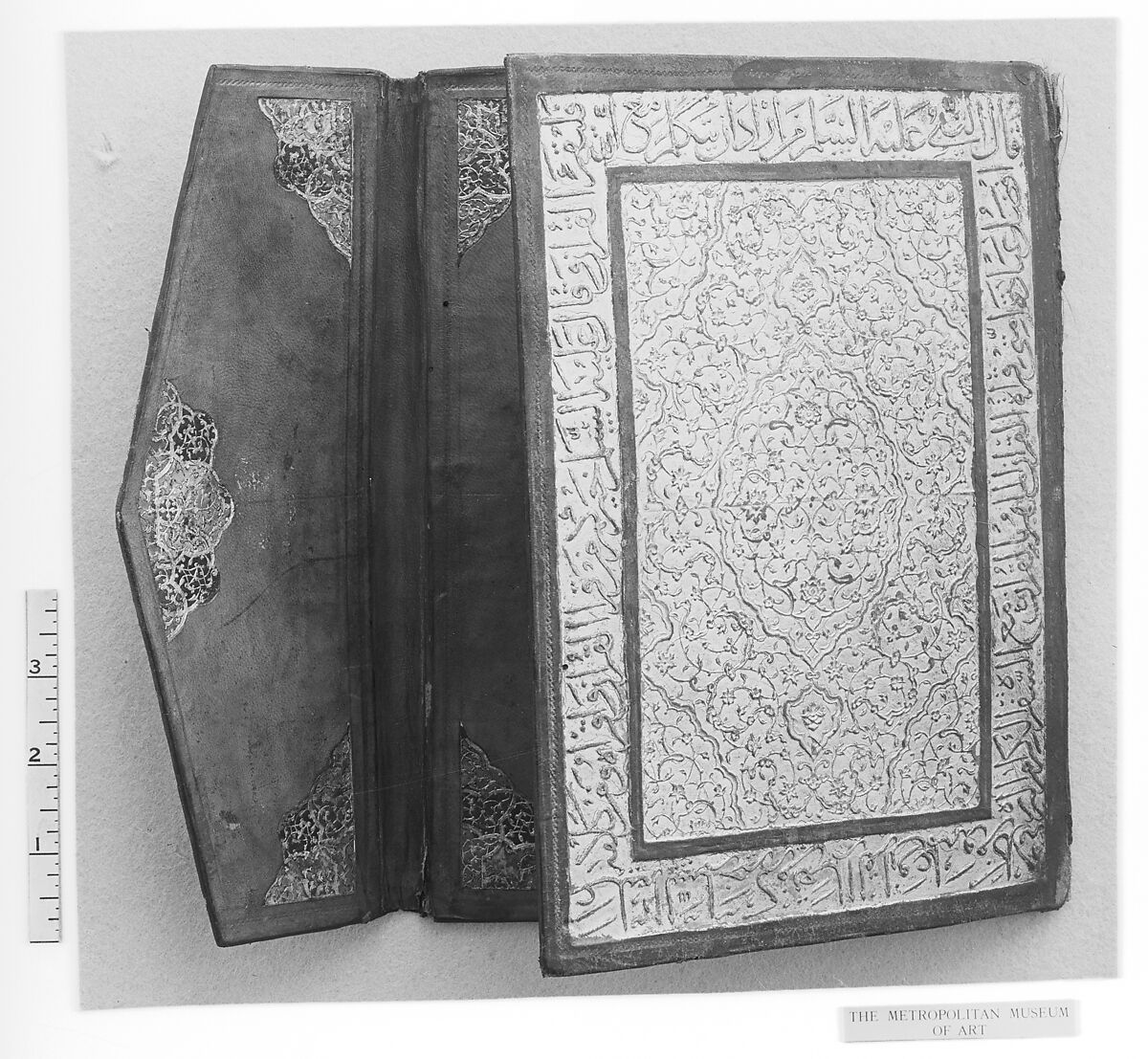 Qur'an Bookbinding with Floral Arabesques and an Inscription from the Hadith, Leather; stamped, tooled, and gilded