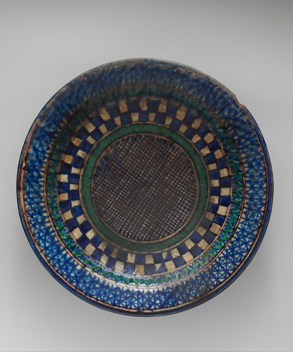 Dish, Earthenware; underglaze blue and turquoise; transparent colorless glaze 