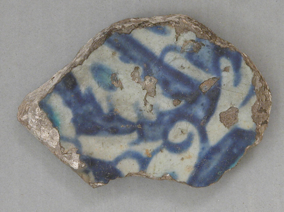 Fragment, Stonepaste; white slip; blue and turquoise underglaze; transparent, colorless glaze 