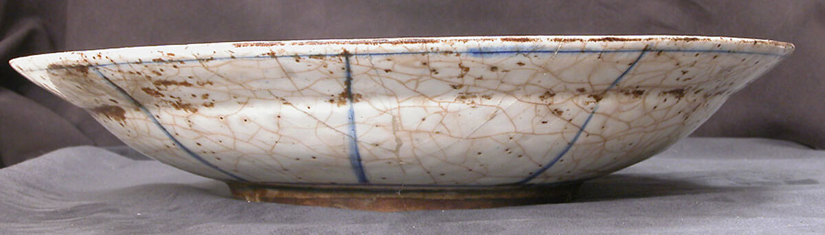 Dish, Stonepaste; underglaze blue; transparent, colorless glaze; unglazed base