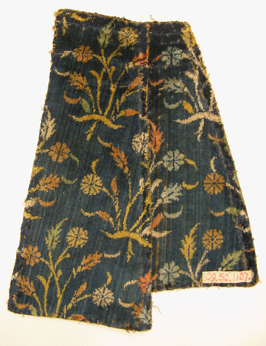 Velvet Fragment with Floral Pattern, Silk; cut velvet 
