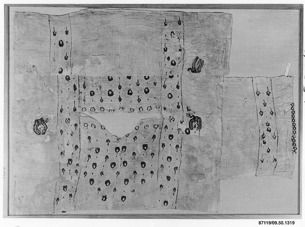 Fragment of a Tunic, Linen, wool; tapestry weave