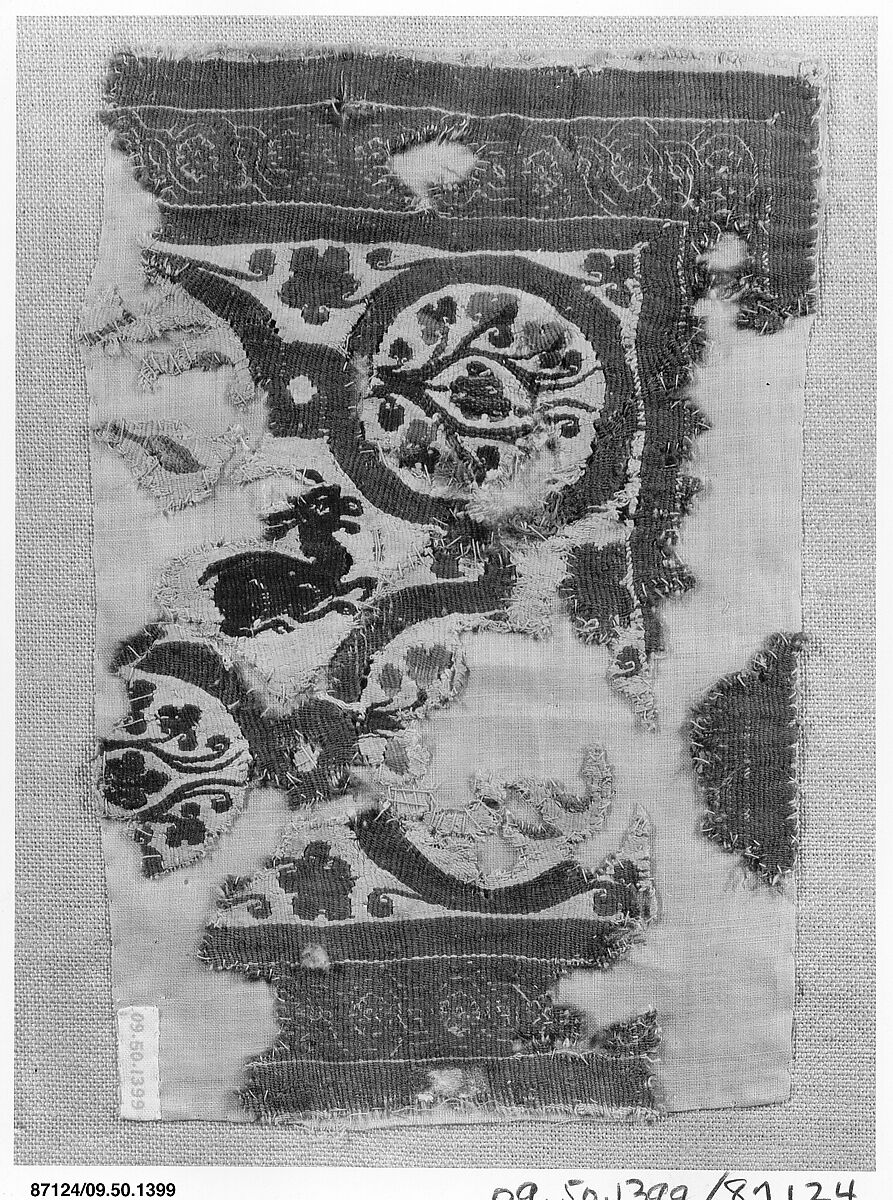 Square, Linen, wool; tapestry weave