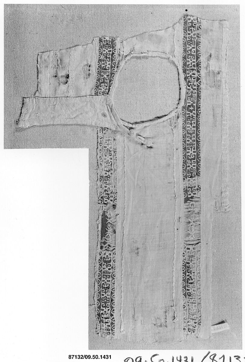 Tunic Fragment with Button Closure, Linen, wool; tapestry weave