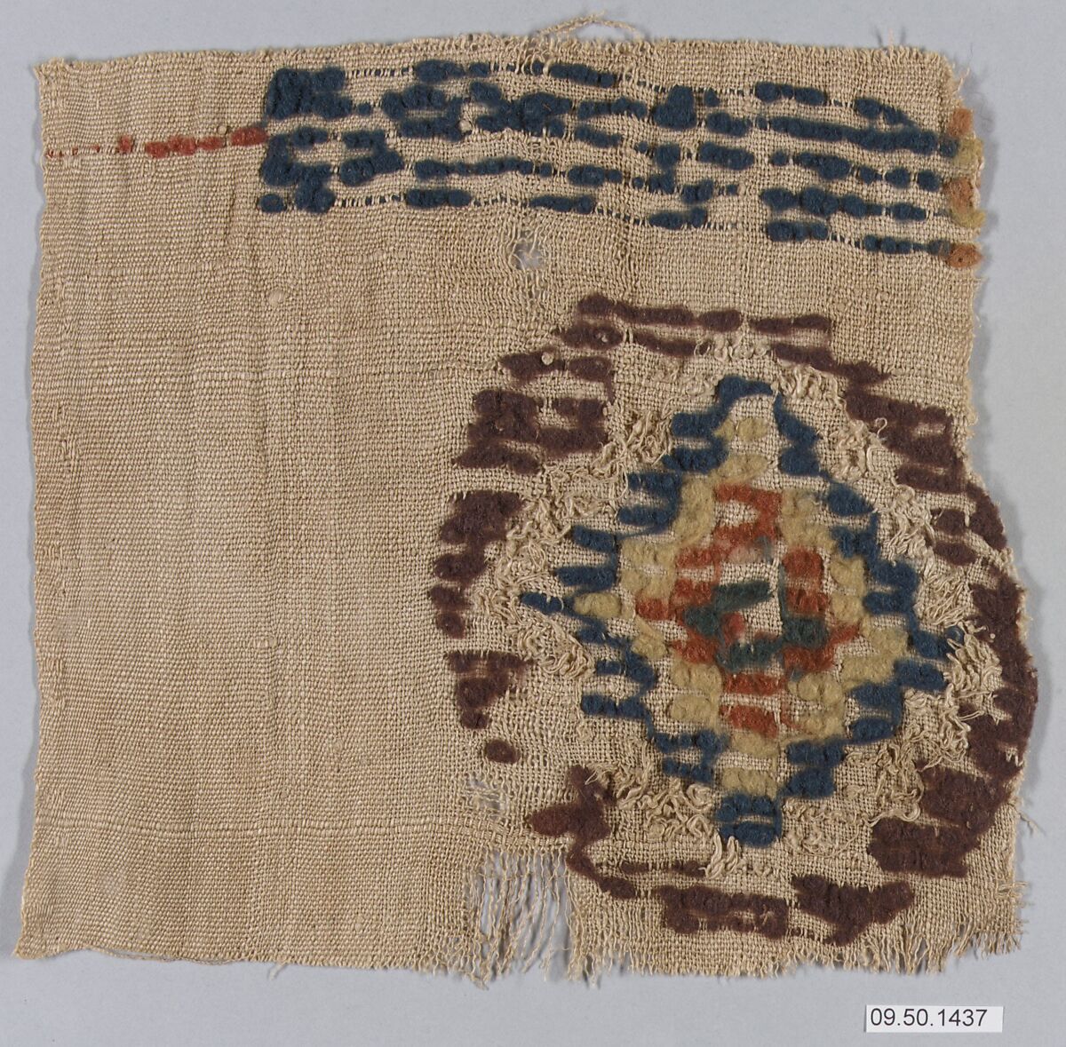 Textile Fragment, Linen, wool; tapestry weave, looped embroidery 
