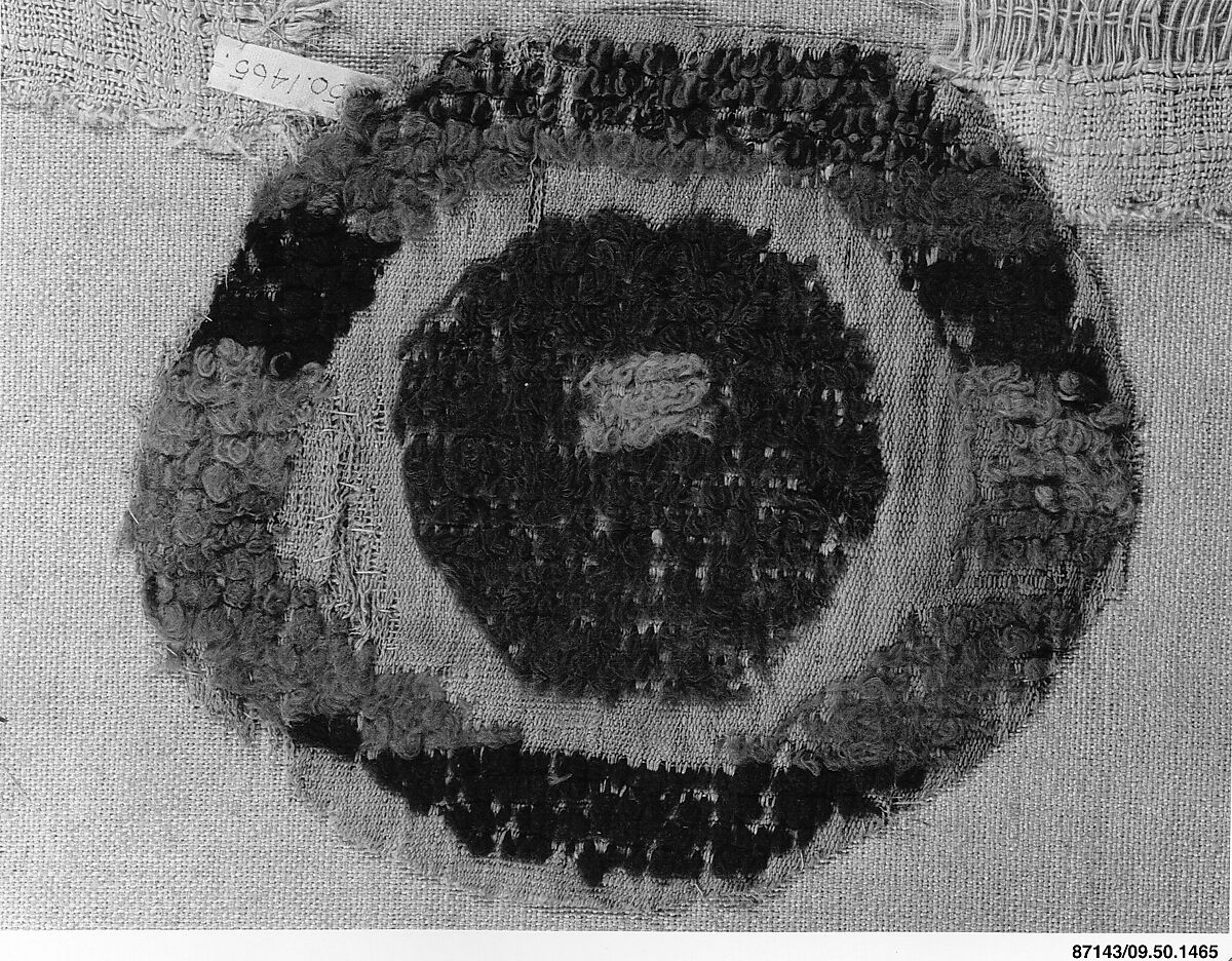 Roundel, Linen, wool; tapestry weave, looped embroidery