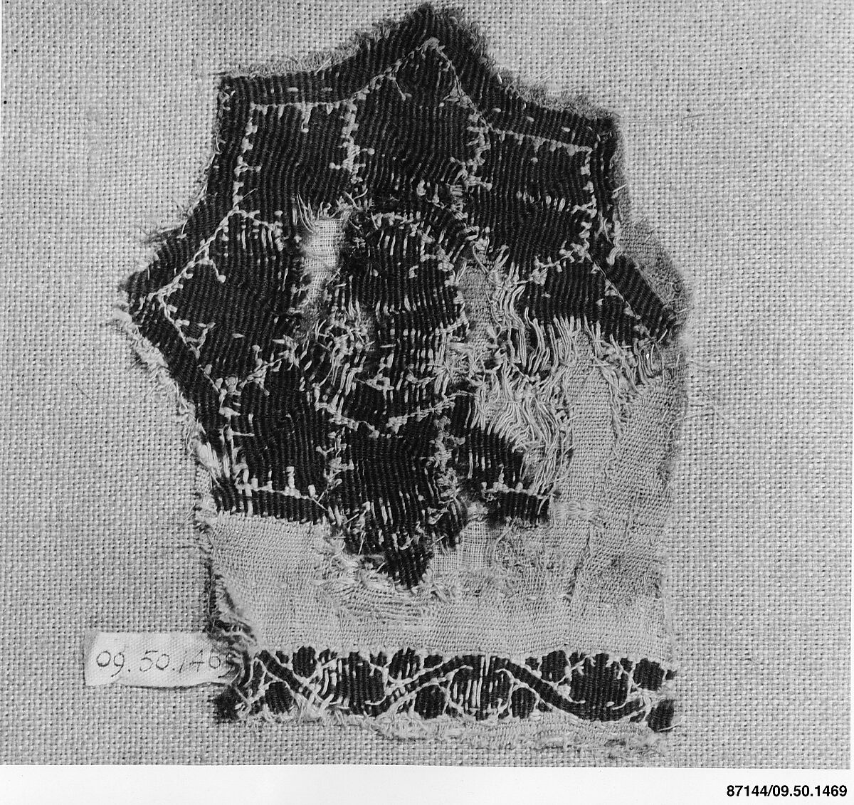 Textile Fragment, Linen, wool; tapestry weave