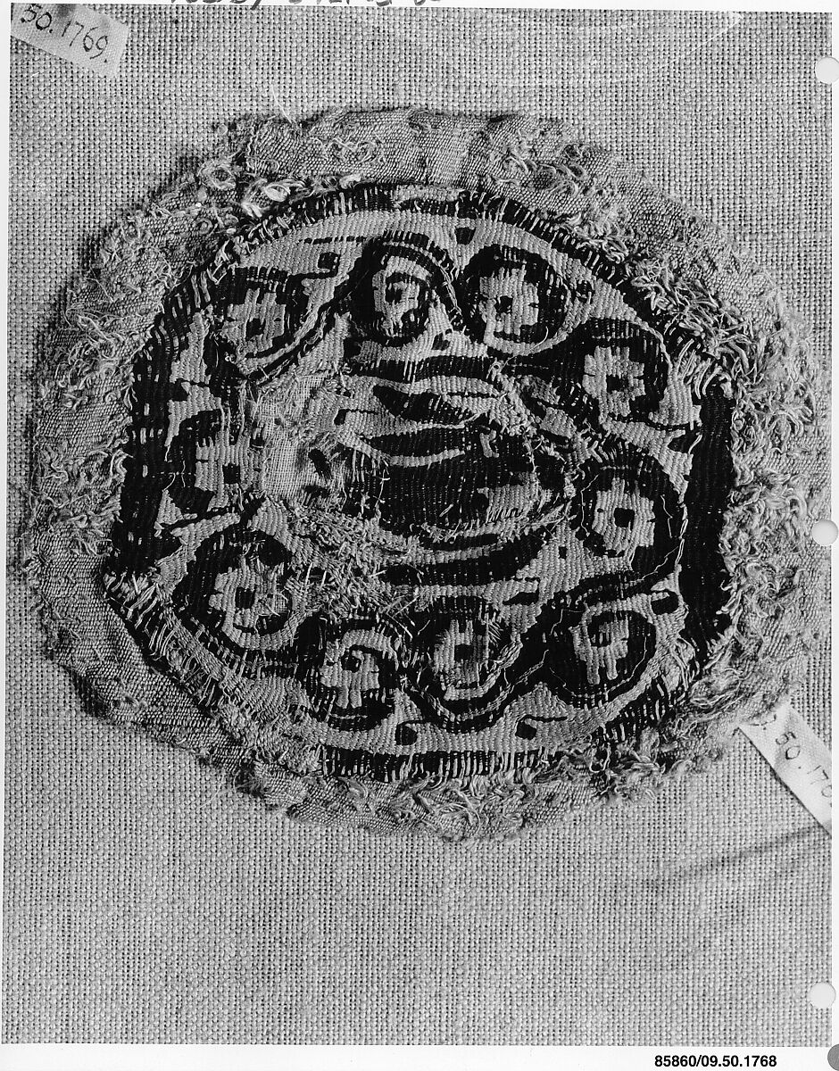 Roundel, Linen, wool; tapestry weave