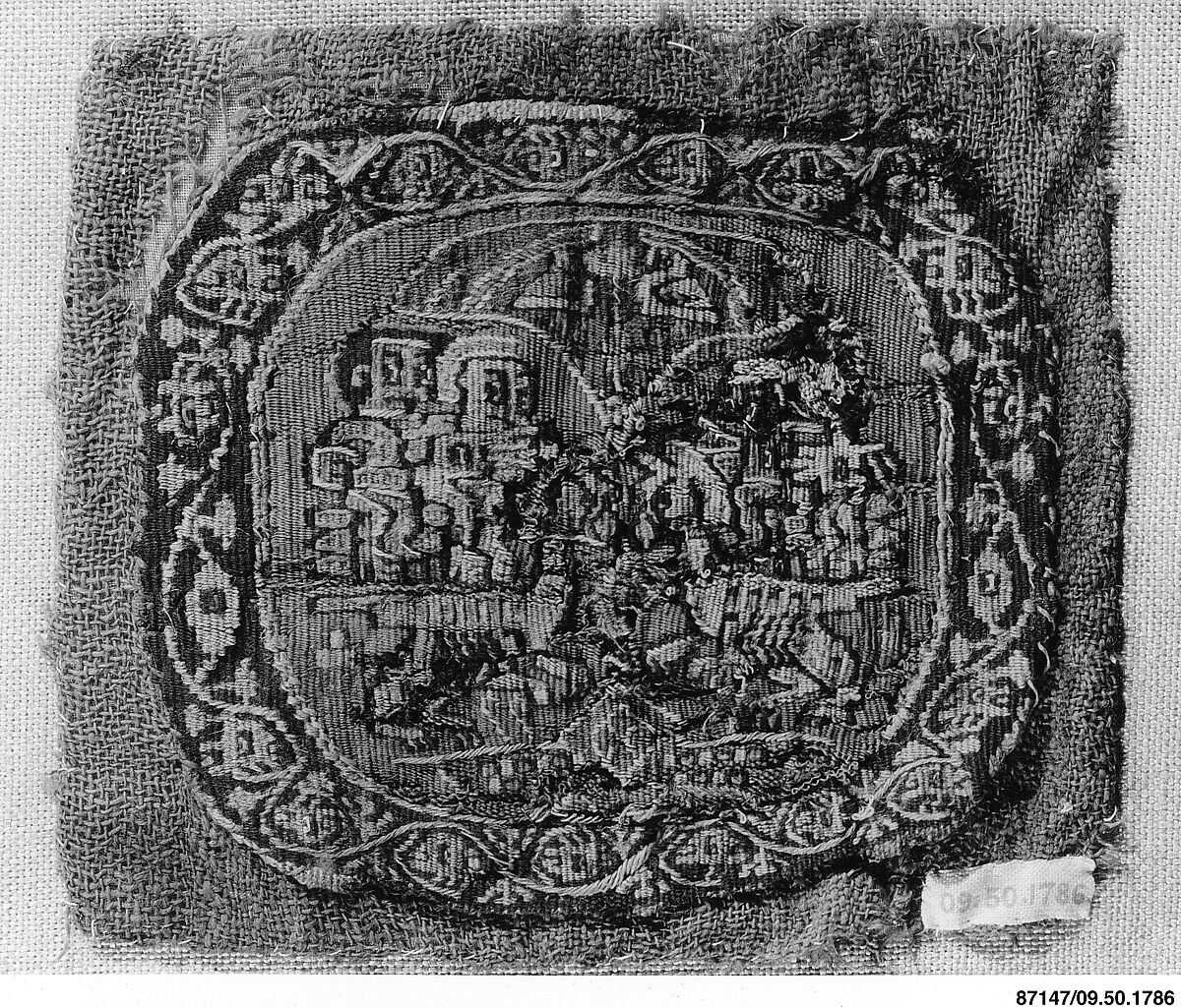 Roundel, Linen, wool; tapestry weave