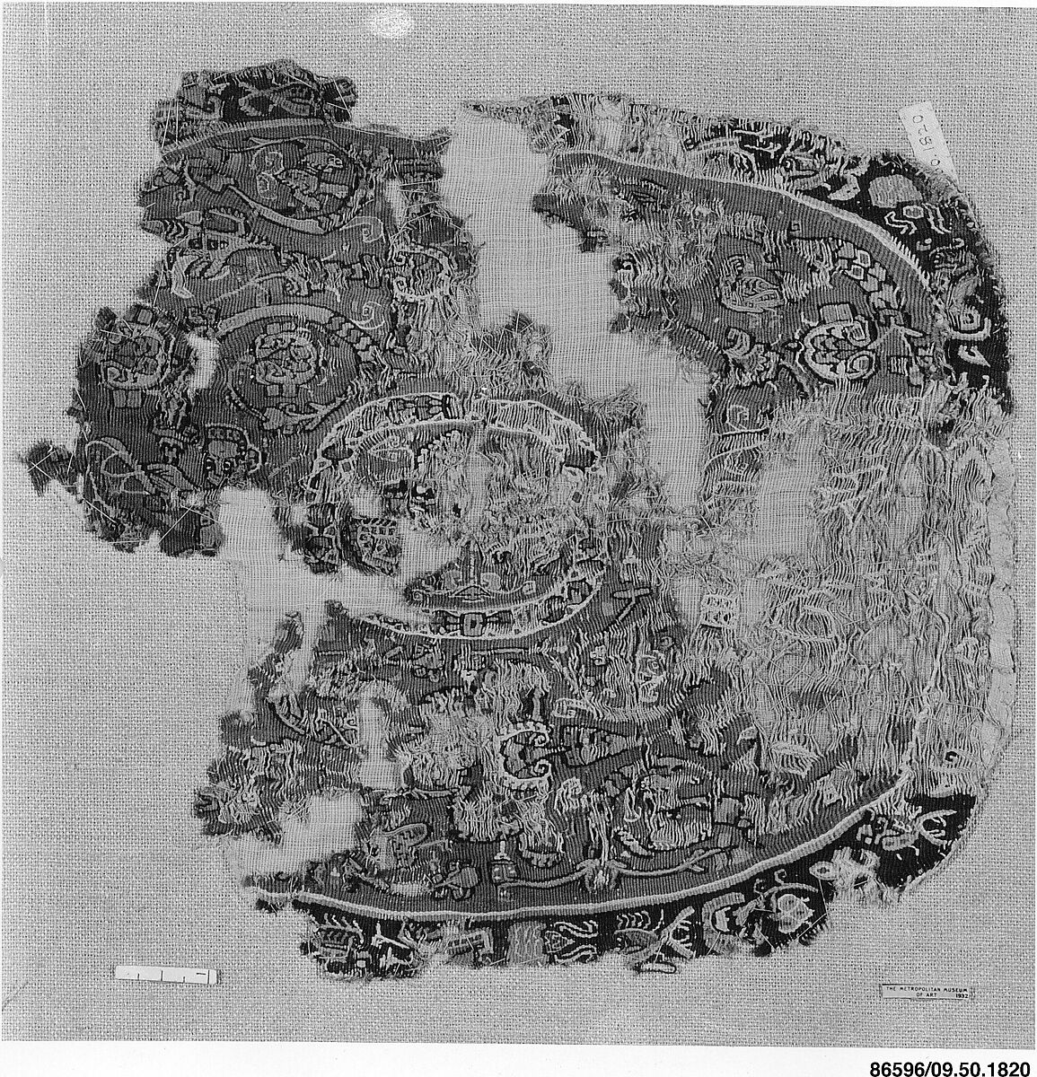 Roundel, Linen, wool; tapestry weave