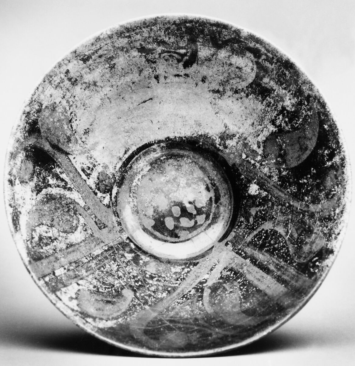 Bowl, Stonepaste; luster-painted on a monochrome glaze under a transparent glaze