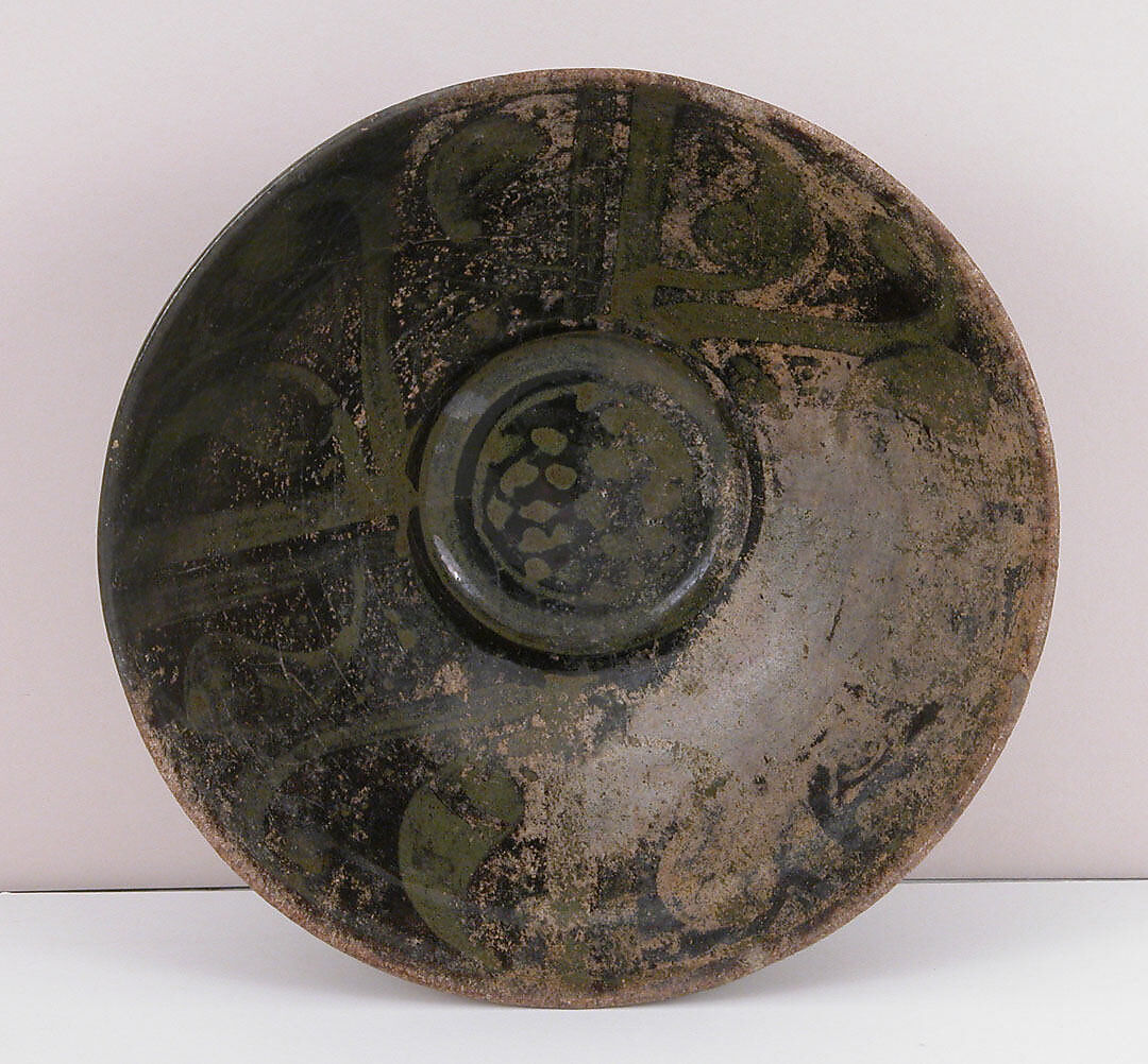 Bowl, Stonepaste; luster-painted on a monochrome glaze under a transparent glaze 