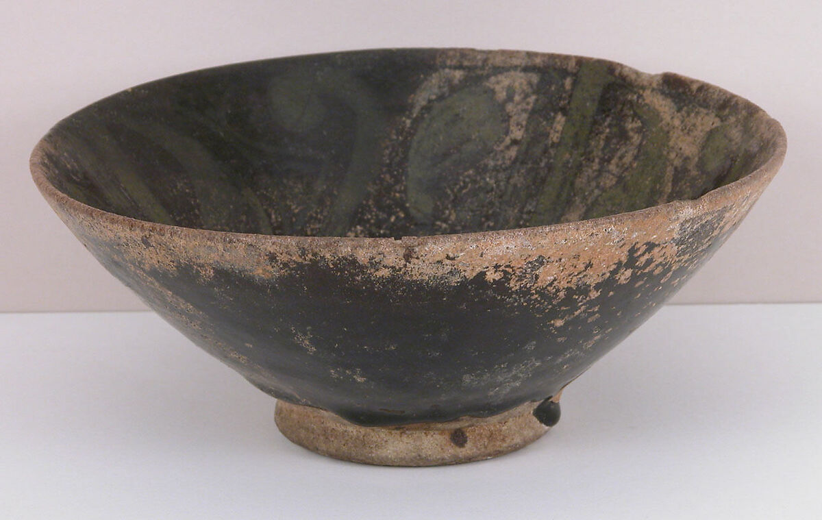Bowl, Stonepaste; luster-painted on a monochrome glaze under a transparent glaze