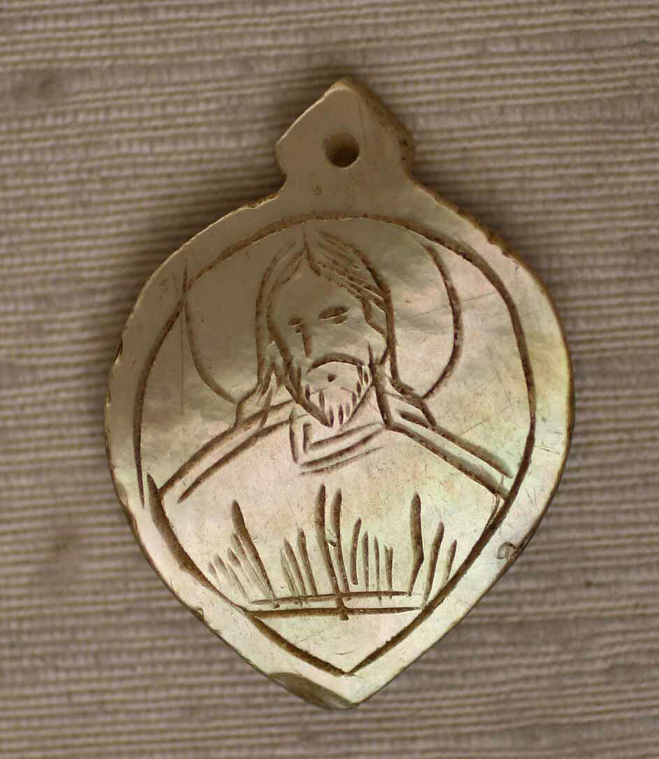 Amulet, Mother of pearl