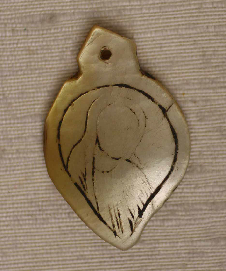 Amulet, Mother of pearl