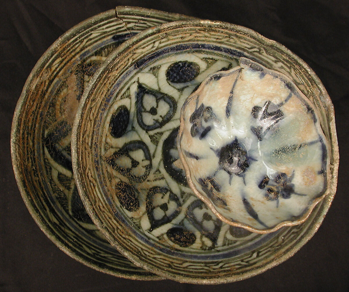 Bowls, Stonepaste; underglaze painted