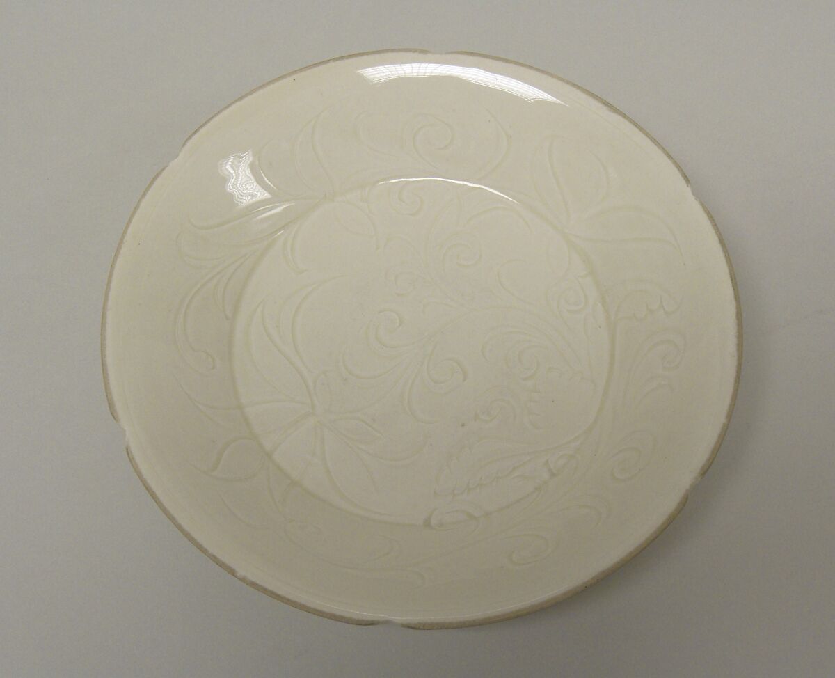 Dish with hexafoil rim, Porcelain with incised design under ivory-white glaze (Ding ware), China 