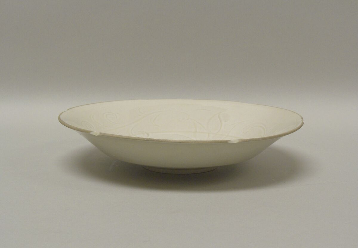 Dish with hexafoil rim, Porcelain with incised design under ivory-white glaze (Ding ware), China