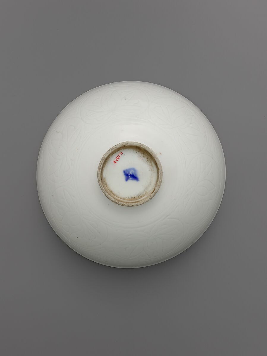 Bowl with Incised Lotus Flowers, Stonepaste; incised under transparent glaze (Gombroon ware)