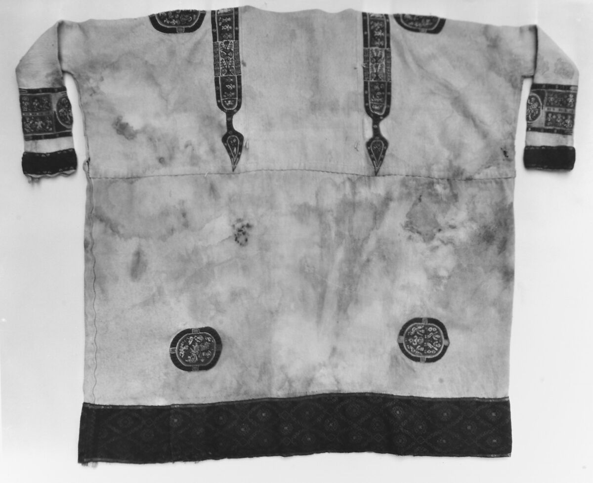 Richly Decorated Tunic, Wool; tapestry weave