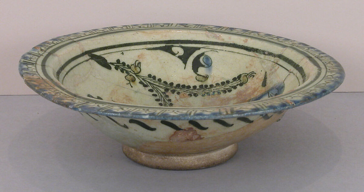 Bowl with a Sphinx, Stonepaste; underglaze-painted, transparent, colorless-greenish glaze