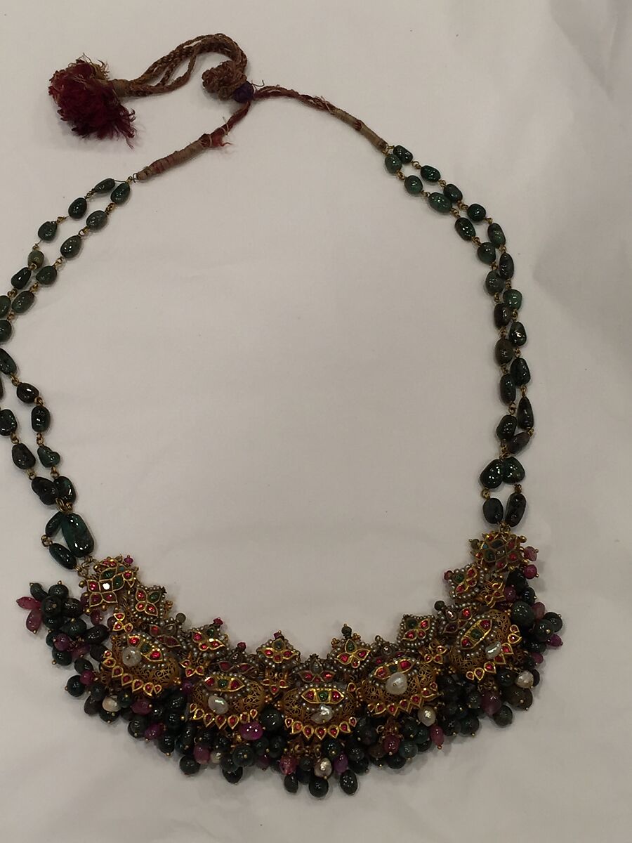 Necklace, Gold, emeralds, spinels, pearls 