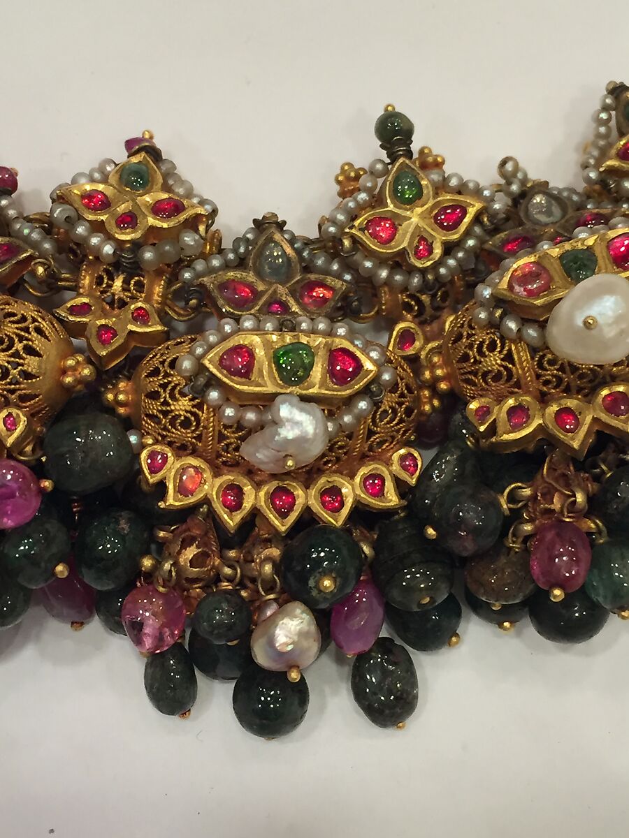 Necklace, Gold, emeralds, spinels, pearls