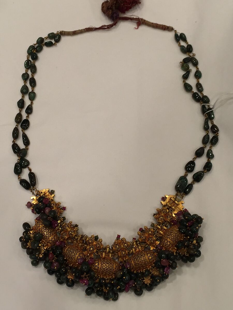 Necklace, Gold, emeralds, spinels, pearls
