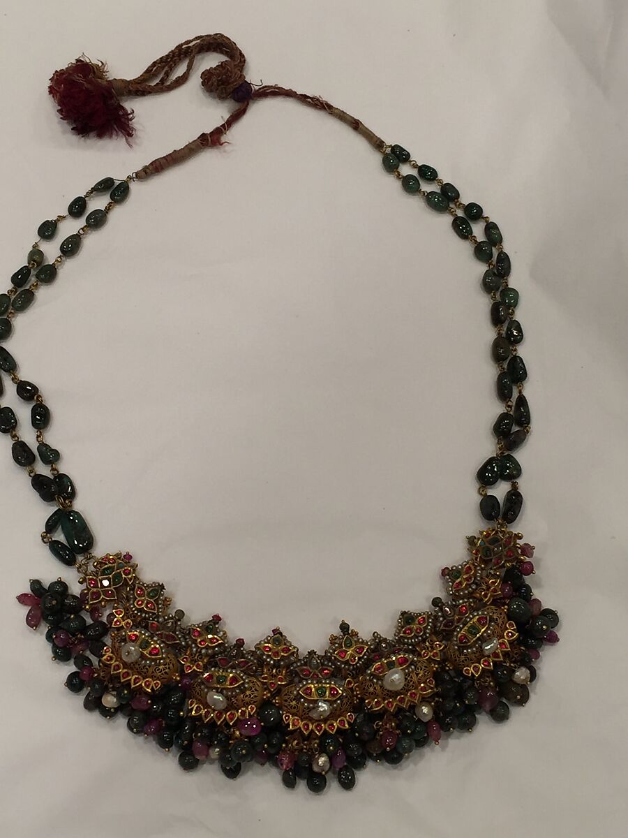 Necklace, Gold, emeralds, spinels, pearls