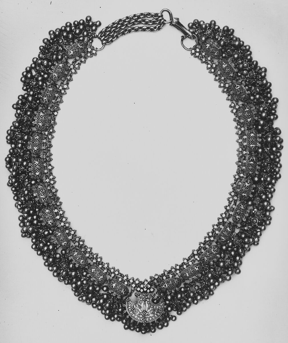 Necklace with Filigree and Beads, Gold