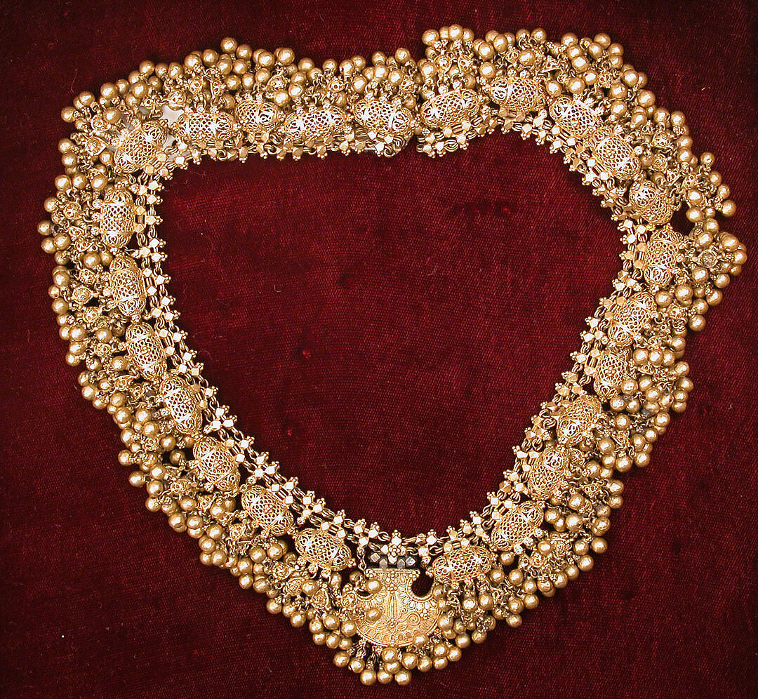 Necklace with Filigree and Beads, Gold