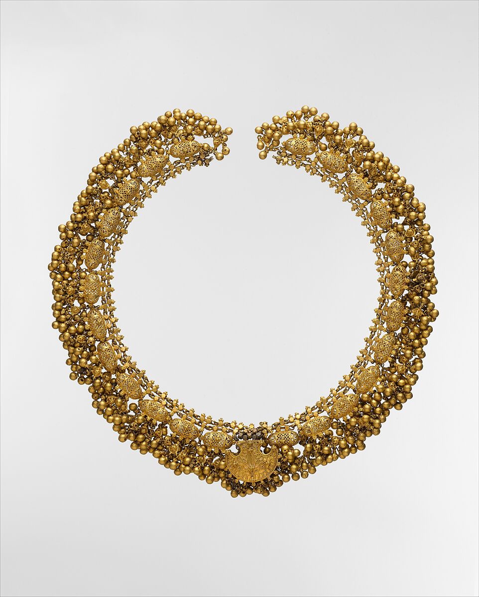 Necklace with Filigree and Beads, Gold 