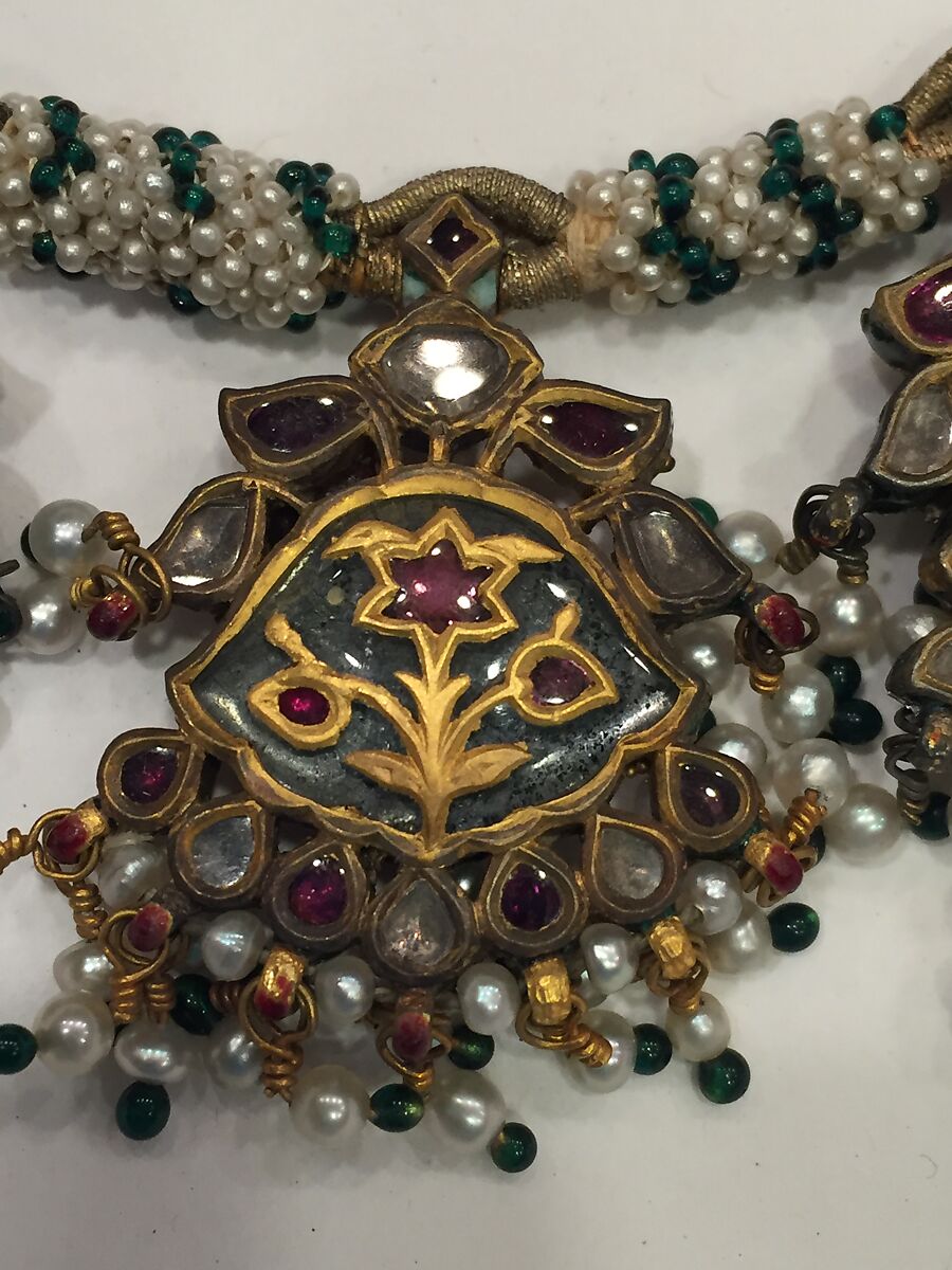Necklace, Gold, pearls, precious and semi-precious stones