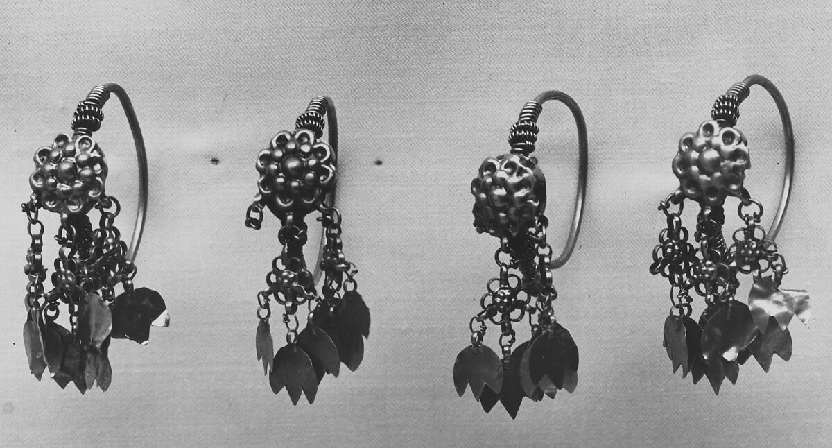 Earring, One of a Set of Four, Gold
