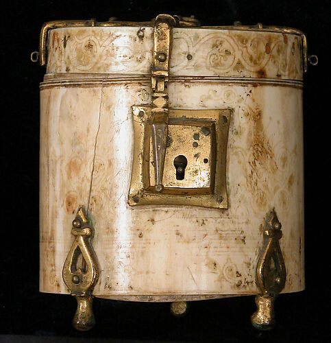 A gilt-copper and coral incense burner, Sicily, Trapani, 17th century, Brûle-encens en cuivre doré et corail, Italie, Trapani, XVIIe siècle, Important Mobilier, Objets d'art et Orfèvrerie, 2022